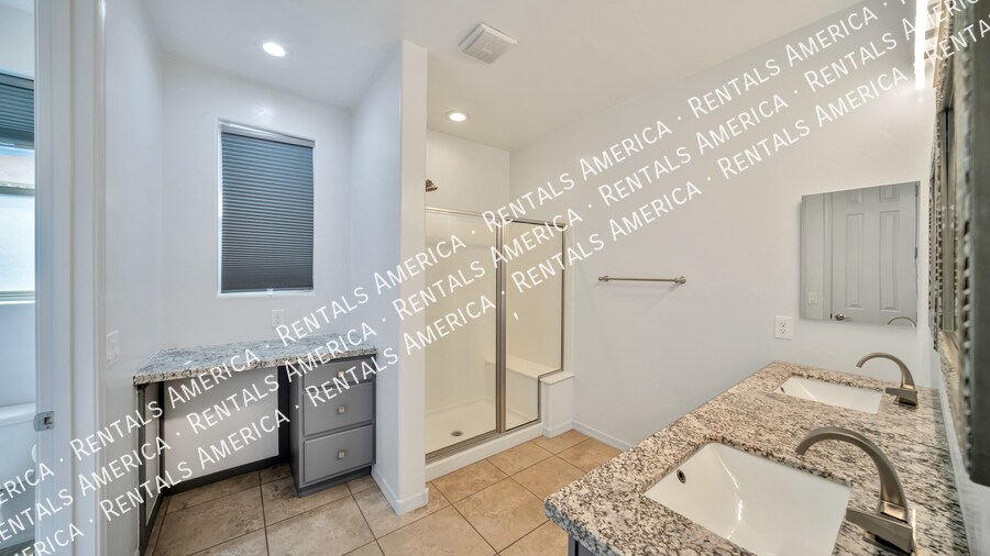 Building Photo - 319 E Desert Haven Pl