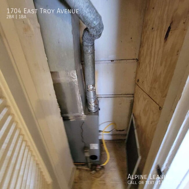 Building Photo - 1704 E Troy Ave