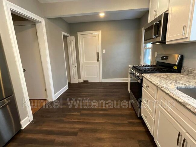 Building Photo - 132 N 82nd St