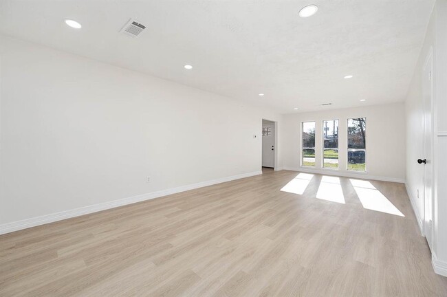 Building Photo - 15006 Wellman Ln