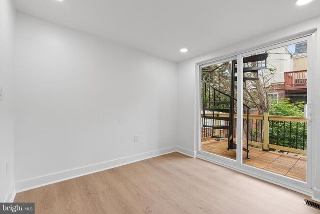 Building Photo - 203 S Madeira St