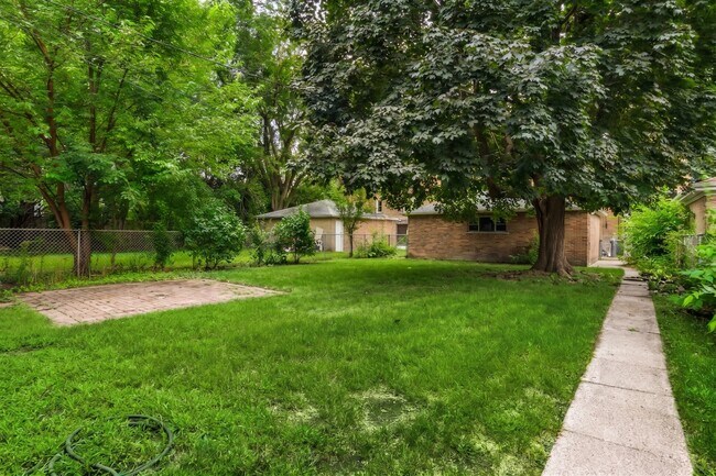 Building Photo - 1222 Austin St