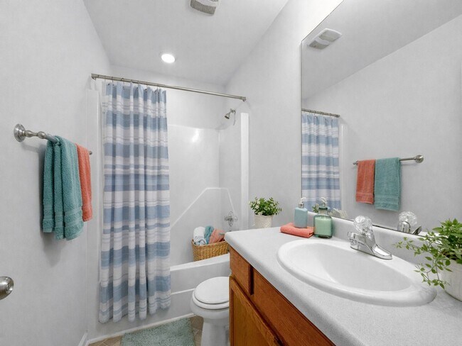 Building Photo - WITH 13 month lease NO RENT PAYMENT ON SECOND MONTH'S RENT !! Beautiful 3BR 2.5BA Townhome w/ Fen...