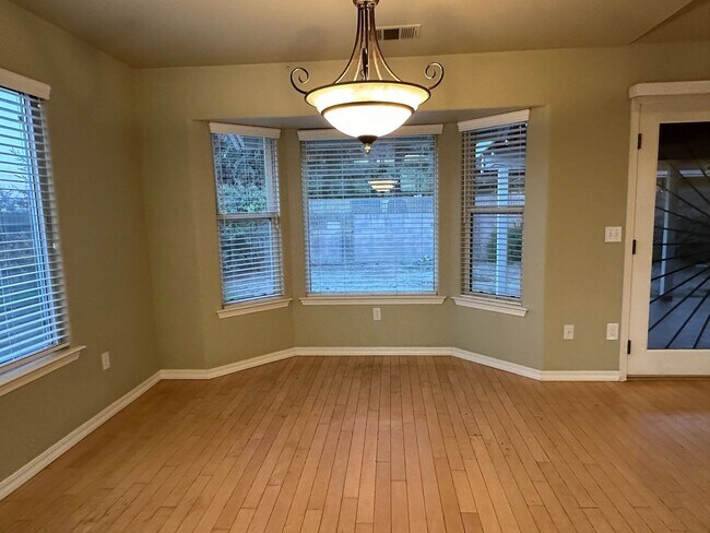 Building Photo - 3707 W Hemlock Ct