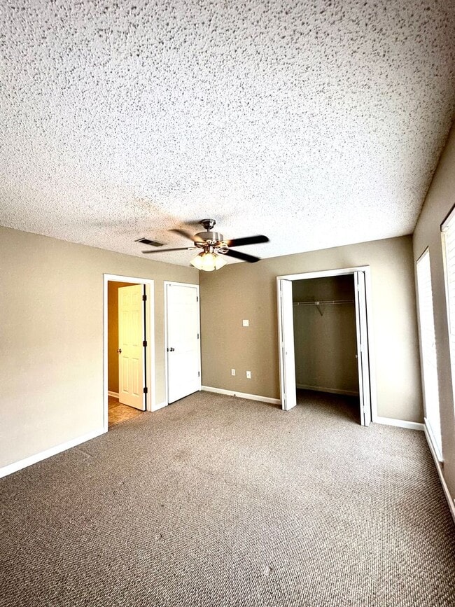 Building Photo - 2 BR 2.5 BA Pleasant Ridge Townhomes