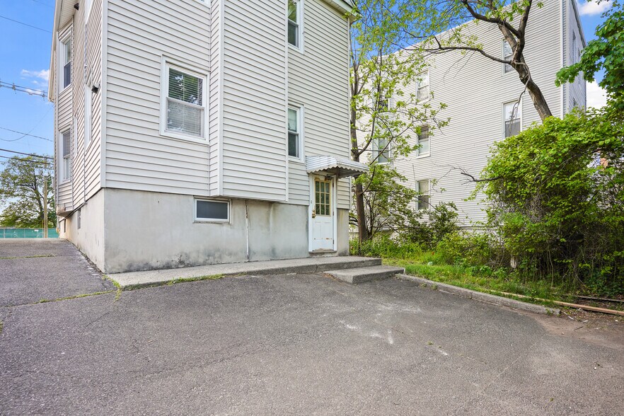 Building Photo - 608 Washington Ave