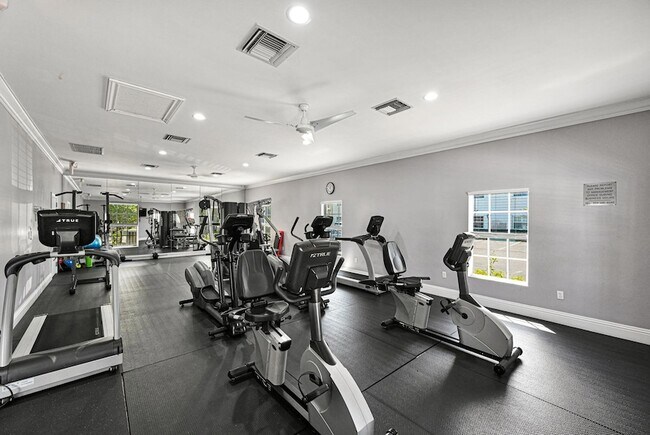 Building Photo - 6279 Bay Club Dr