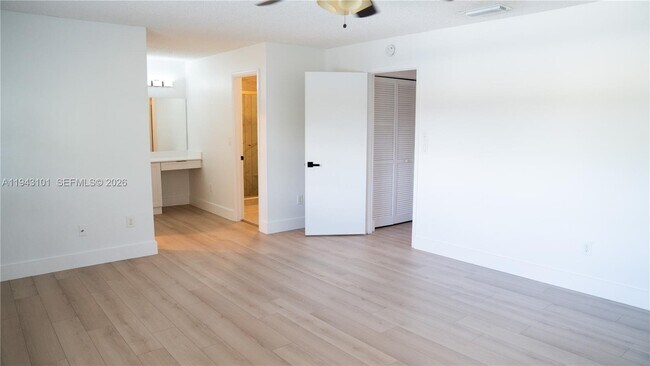 Building Photo - 9023 SW 113th Pl Cir W