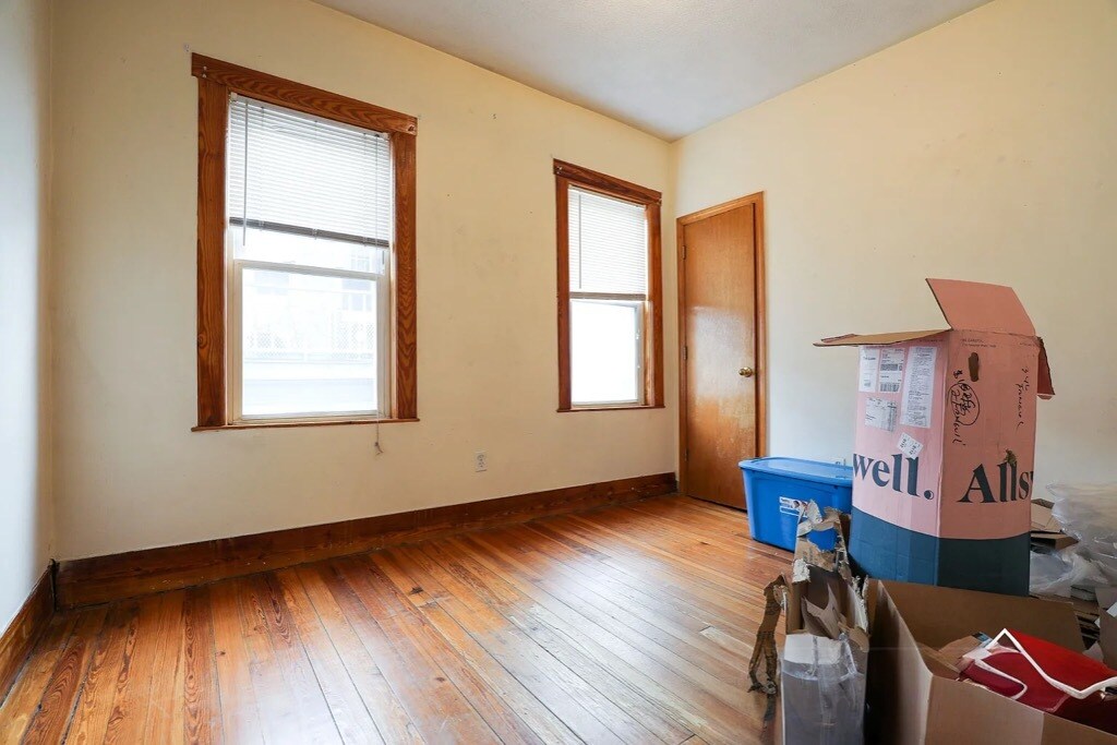 Building Photo - 346 Faneuil St