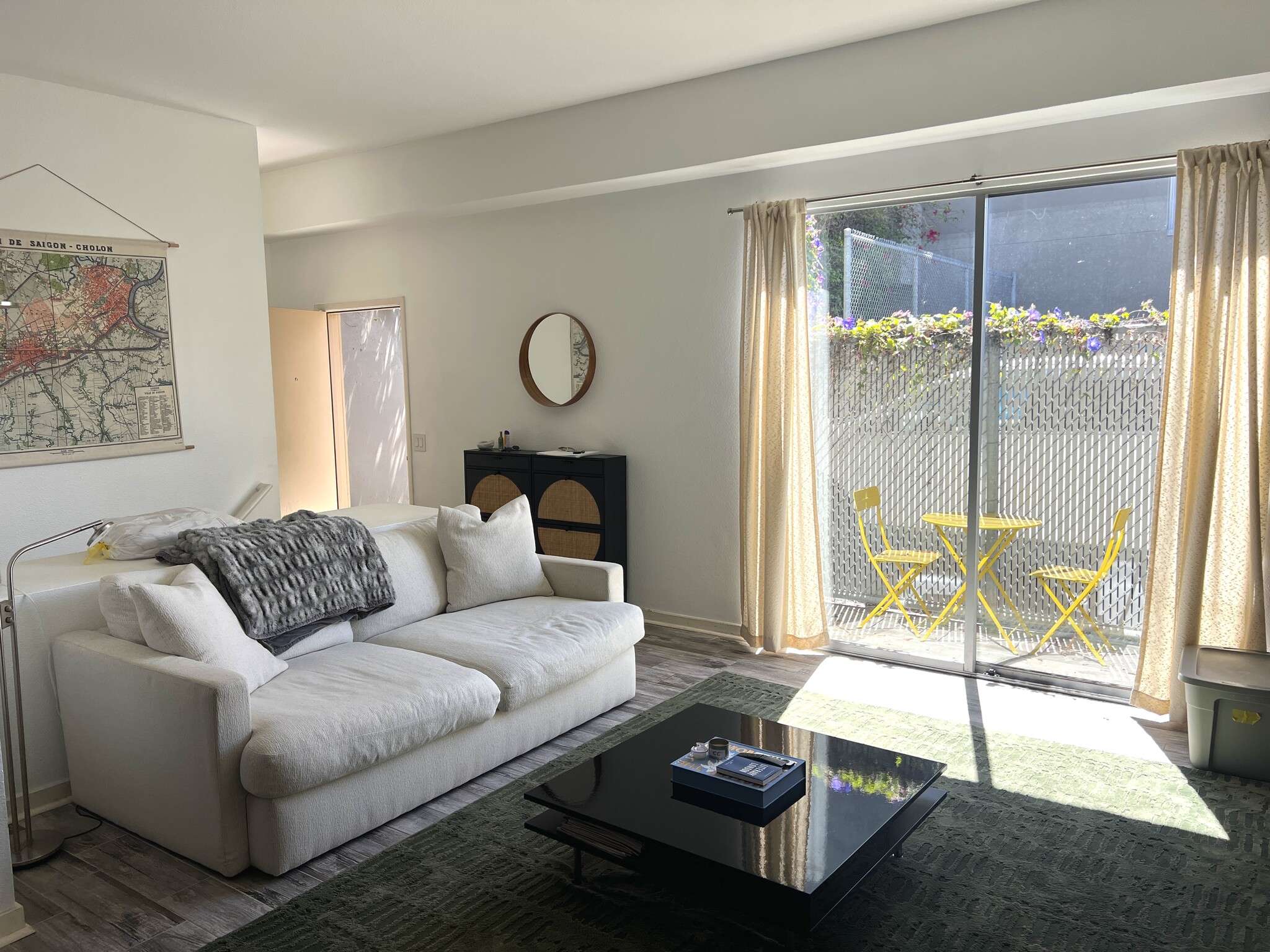 Building Photo - 941 W Hawthorn St