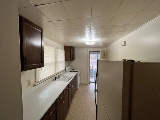 Building Photo - &#39;057