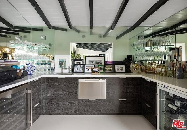 Building Photo - 1514 Sunset Plaza Dr