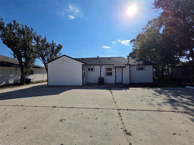 Building Photo - 13379 Force St