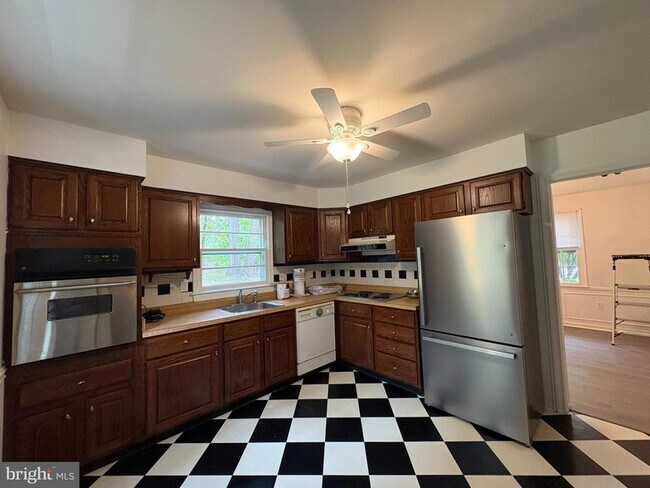 Building Photo - 3306 Whitesworth Rd