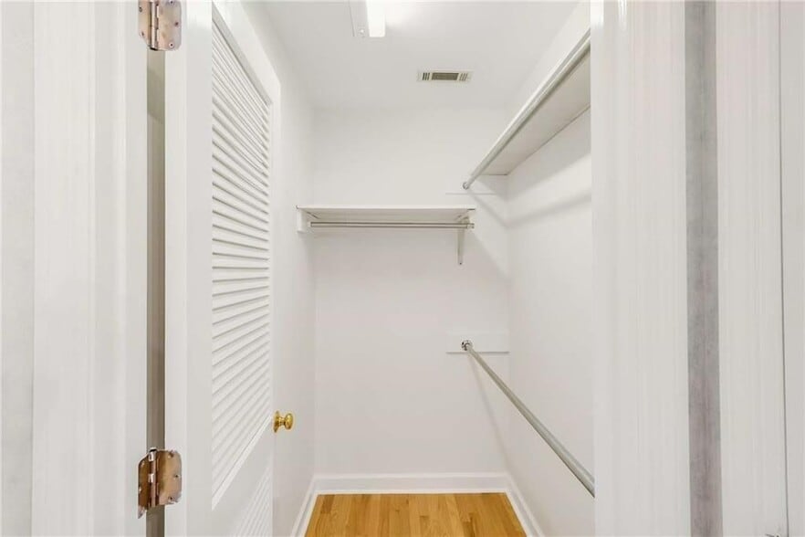 Building Photo - 448 Ivy Park Ln NE