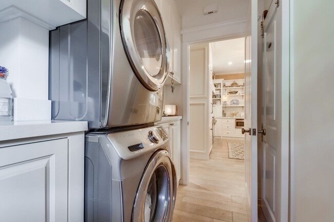 Building Photo - Furnished 2 Bedroom, 1 Bath