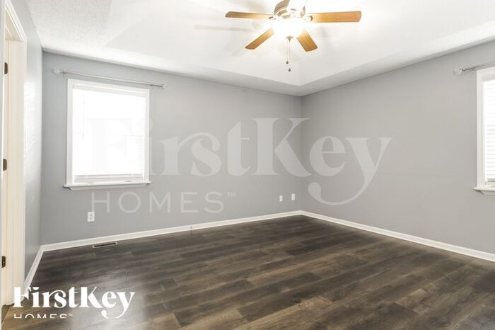 Building Photo - 615 S Park Dr