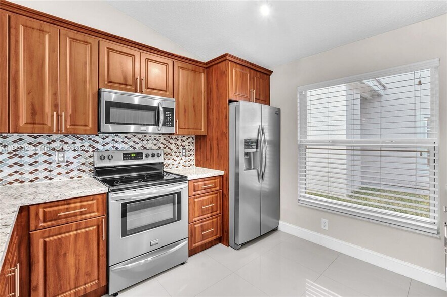 Building Photo - 3016 SW 179th Ave