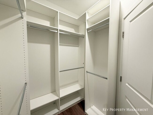 Building Photo - 525 Mossy Cup St