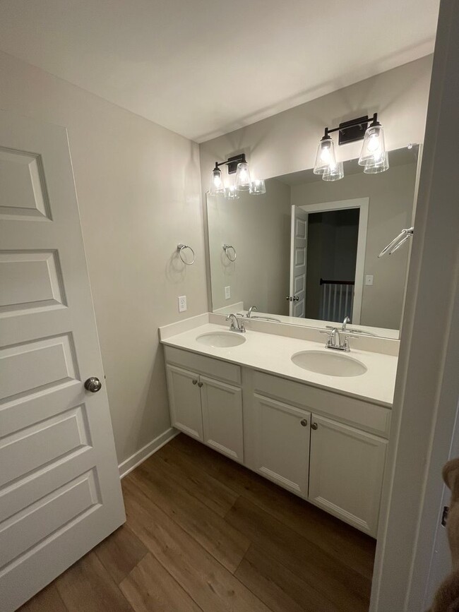 Building Photo - 282 Shiloh Creek Dr