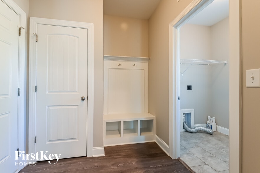 Building Photo - 217 Southern Acrs Dr