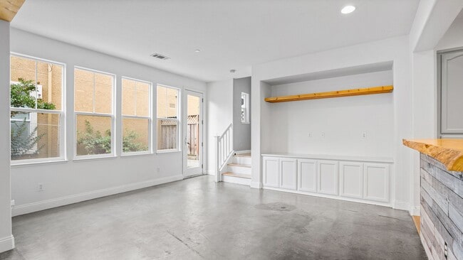 Building Photo - MODERN AND CONVENIENT 3 BR/2.5 BA LIVING I...