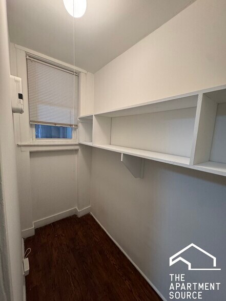 Building Photo - 2510 N LeClaire Ave