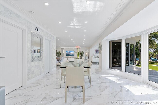 Building Photo - 207 Royal Palm Dr