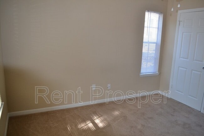 Building Photo - 4401 Thornbriar Ln