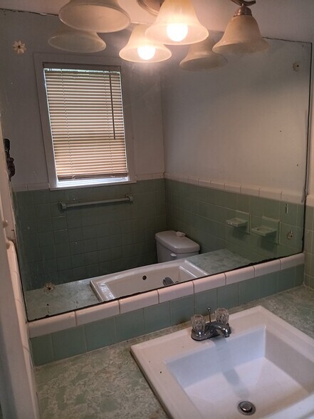 Building Photo - 3121 Suncrest Dr