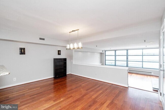 Building Photo - 7 N Christopher Columbus Blvd