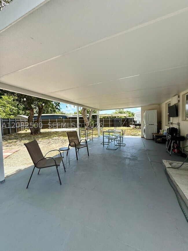 Building Photo - 12801 Westview Dr