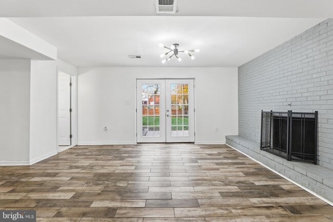 Building Photo - 6906 Berkshire Dr