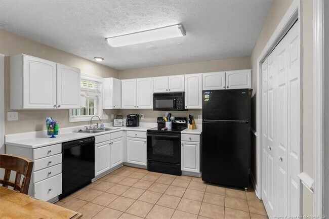 Building Photo - 421 Cityview Ln