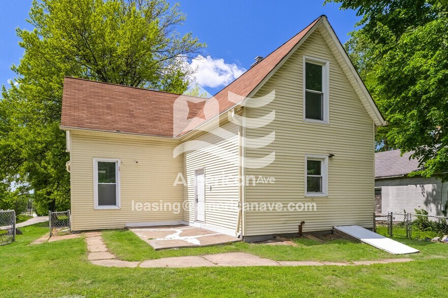 Building Photo - 8912 Huiskamp Ave