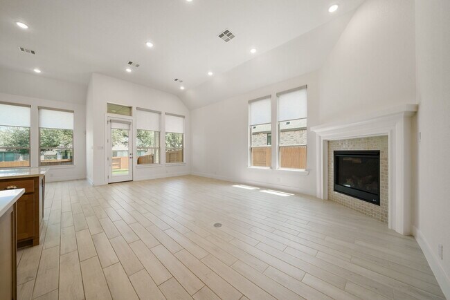 Building Photo - Stunning 4-Bed, 4.5-Bath Home with Pool Access and Private Yard in New Braunfels