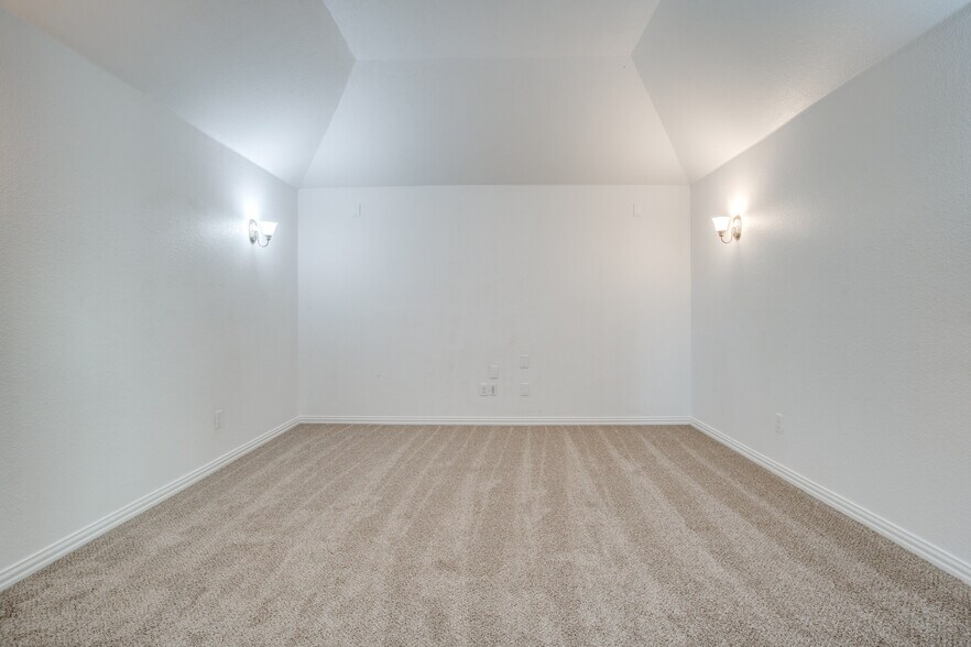Building Photo - 4546 Frost Ave