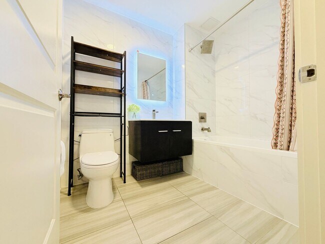 Building Photo - Charming 1BR Condo in Rego Park