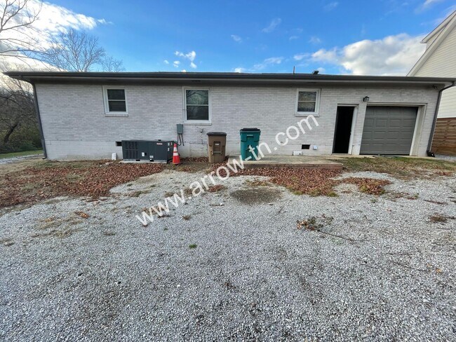 Building Photo - Great 2 Bed 1 Bath Home in South Nashville with Bonus 3rd Room or Office!