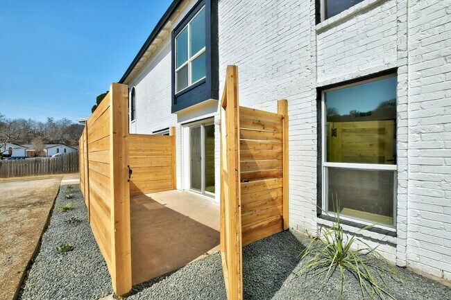 Building Photo - 1206 Hollow Creek Dr