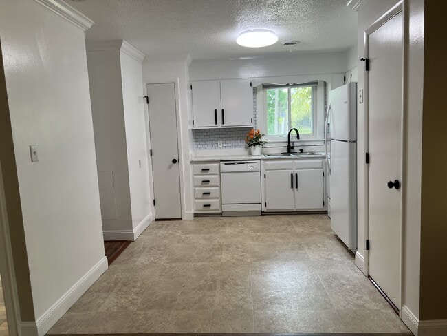 Building Photo - 4100 Pittsford Rd