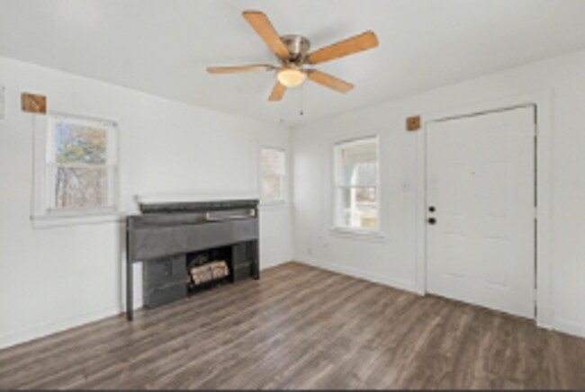 Building Photo - 732 N Victor Ave