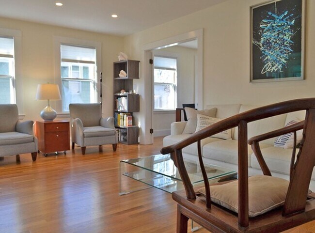 Building Photo - Winter Rental: 10A Gloucester Ave. (Utilit...