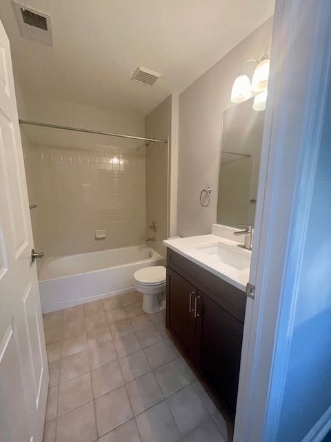 Building Photo - 2860 W Riverwalk Cir