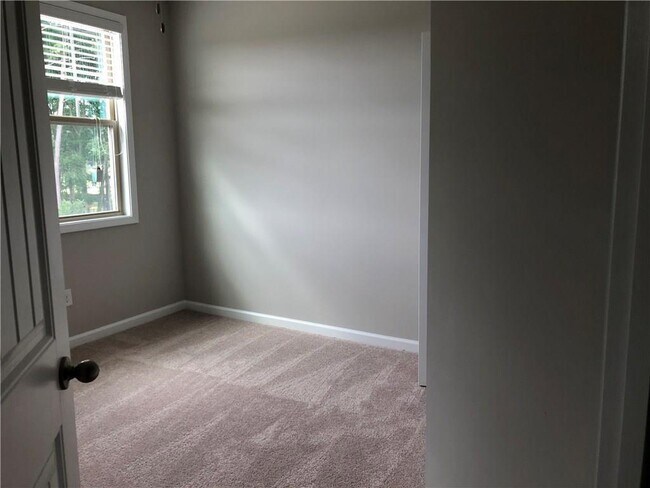 Building Photo - 324 Beacons Pl