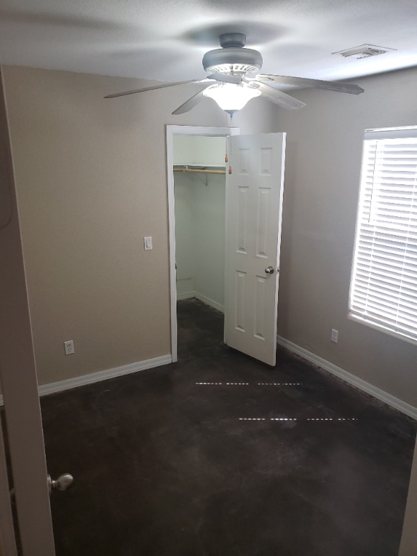 Building Photo - 911 Riverview Dr