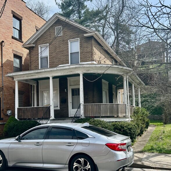 Building Photo - 626 Baldwin St