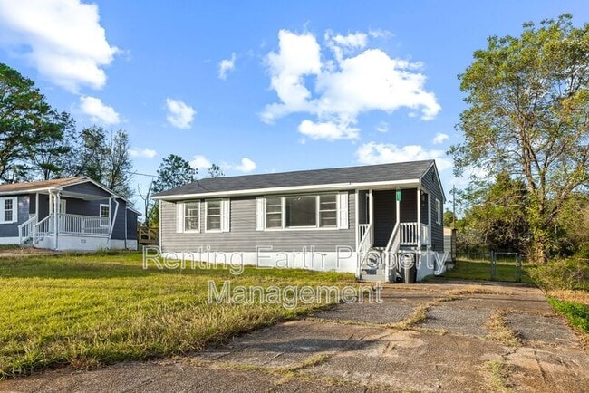 Primary Photo - 2421 Circle Dr
