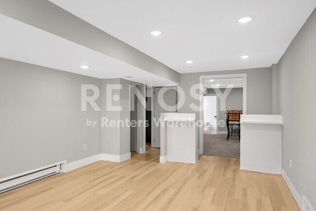 Building Photo - Available July 1st 5 Bedroom 2 Bath Single Family Home in Robbinsdale