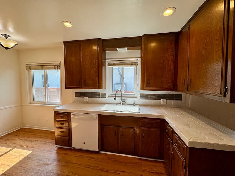 Building Photo - 6115 Alcove Ave